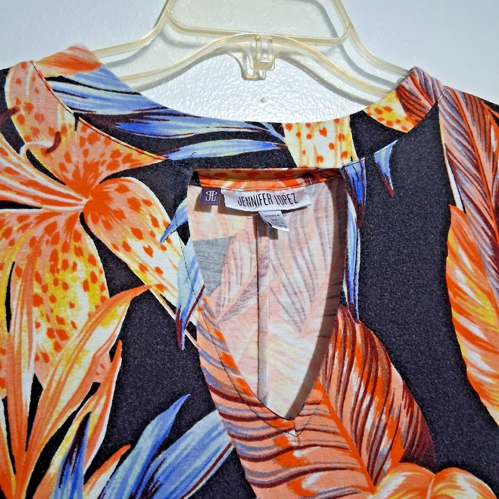 Jennifer Lopez Womens Tunic Plus Size 2X Floral Keyhole‎ Neckline Shark bite hem - Picture 11 of 11
